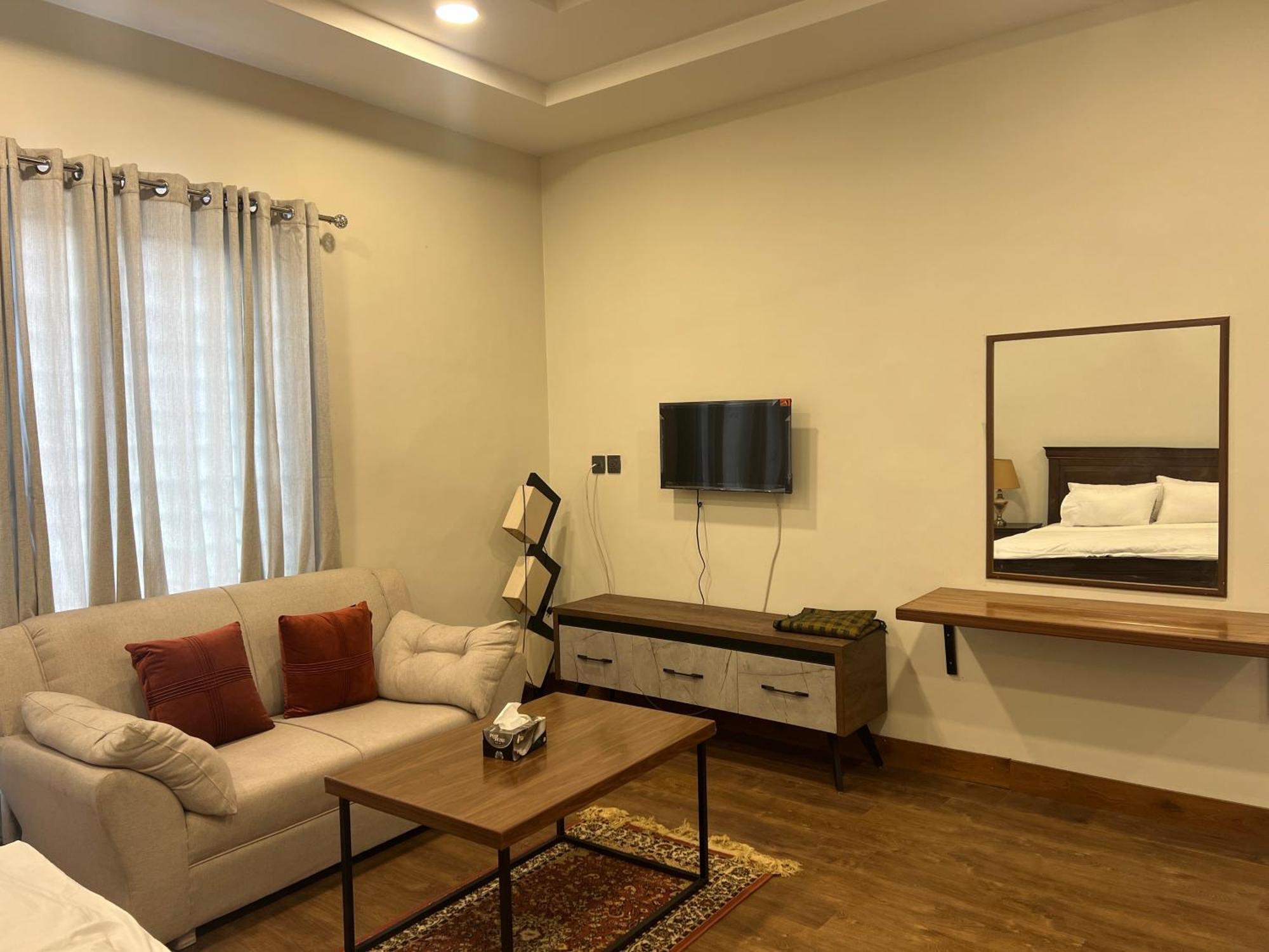 Deluxe King Room In Silverscape Residence Rawalpindi Dış mekan fotoğraf