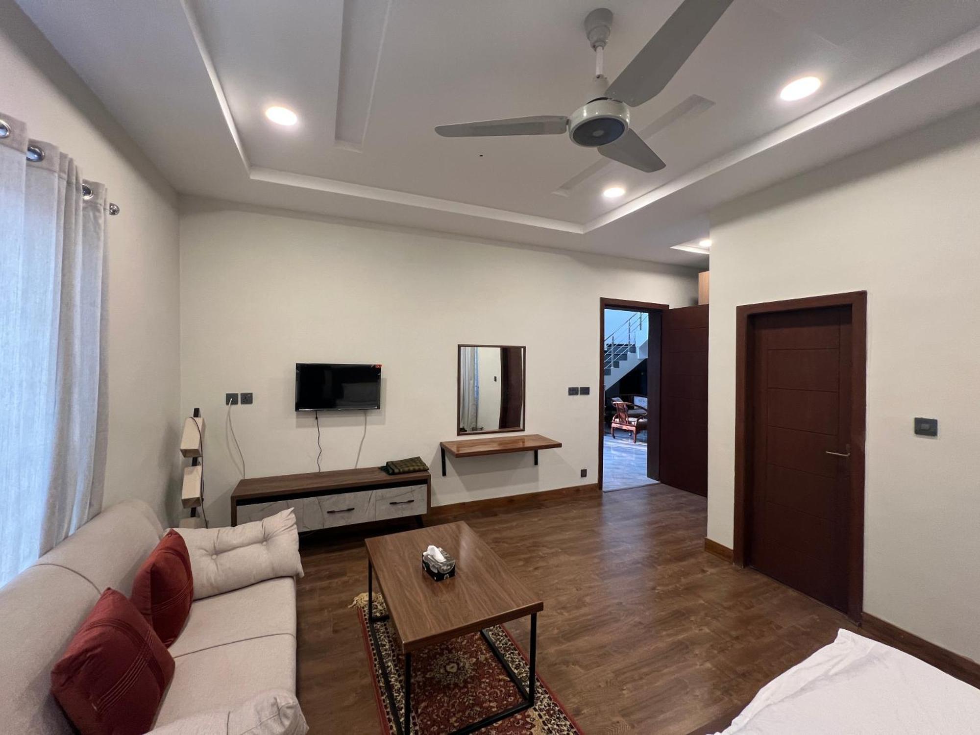 Deluxe King Room In Silverscape Residence Rawalpindi Dış mekan fotoğraf