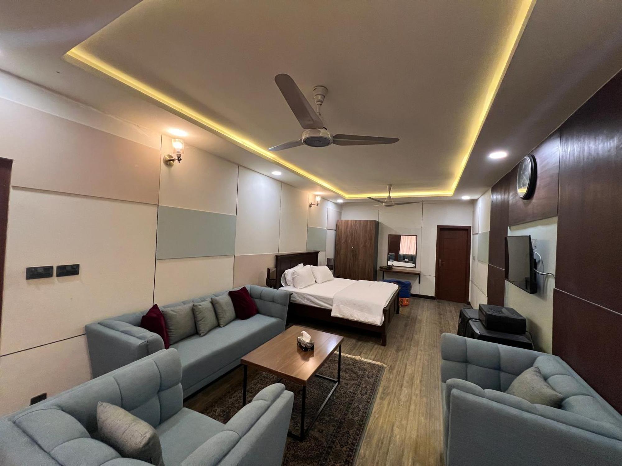 Deluxe King Room In Silverscape Residence Rawalpindi Dış mekan fotoğraf