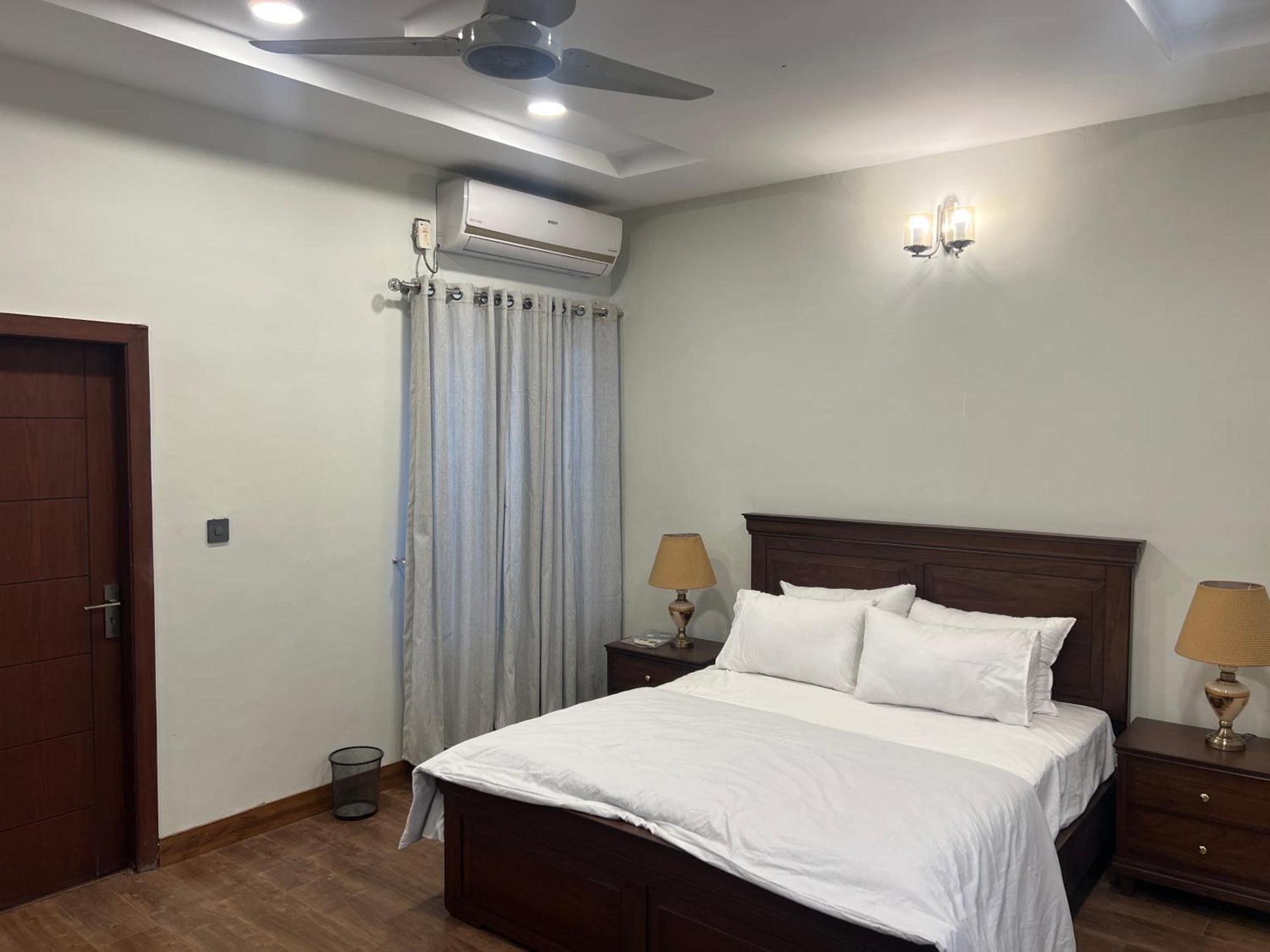Deluxe King Room In Silverscape Residence Rawalpindi Dış mekan fotoğraf