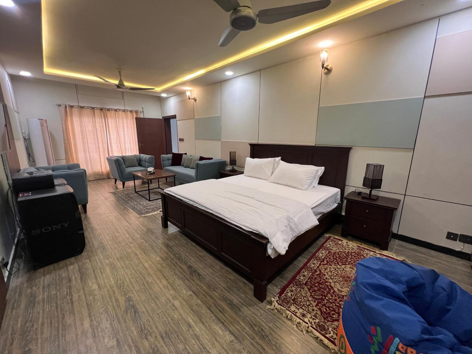 Deluxe King Room In Silverscape Residence Rawalpindi Dış mekan fotoğraf