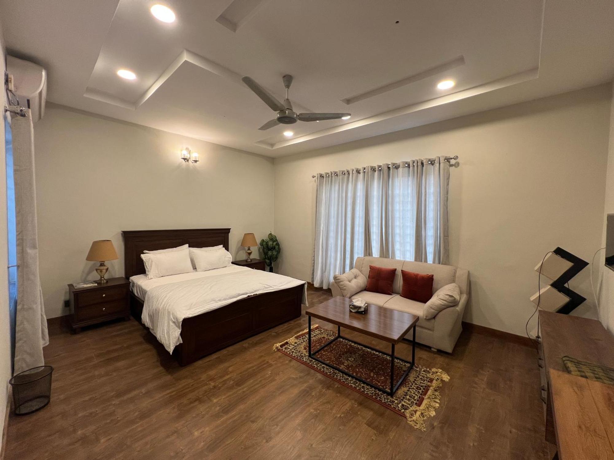 Deluxe King Room In Silverscape Residence Rawalpindi Dış mekan fotoğraf