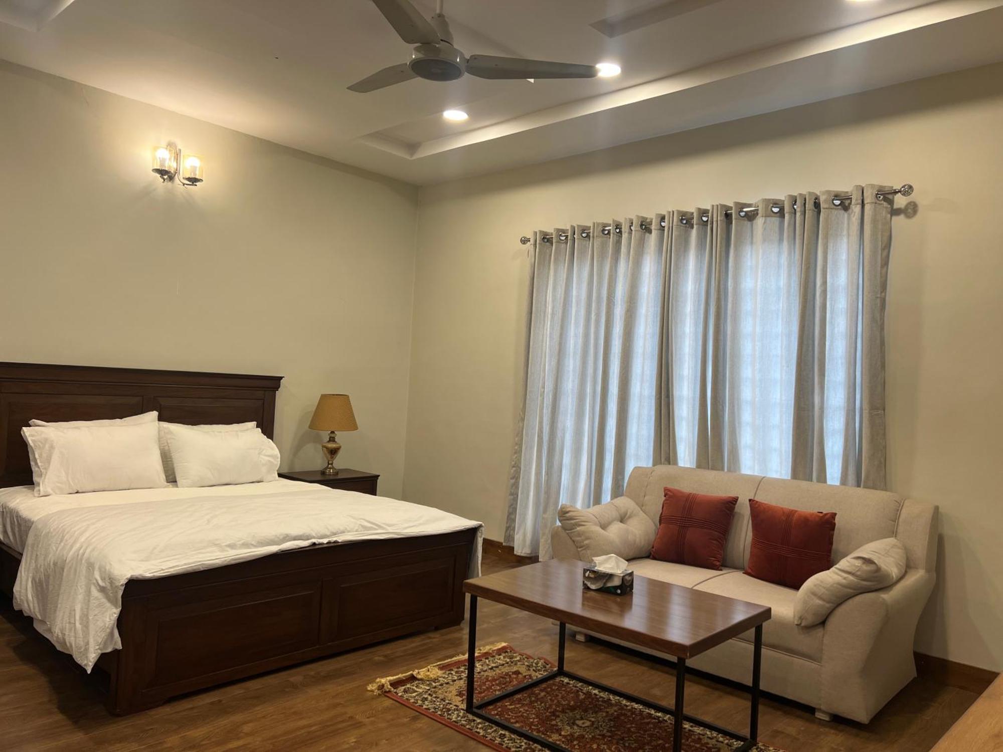 Deluxe King Room In Silverscape Residence Rawalpindi Dış mekan fotoğraf