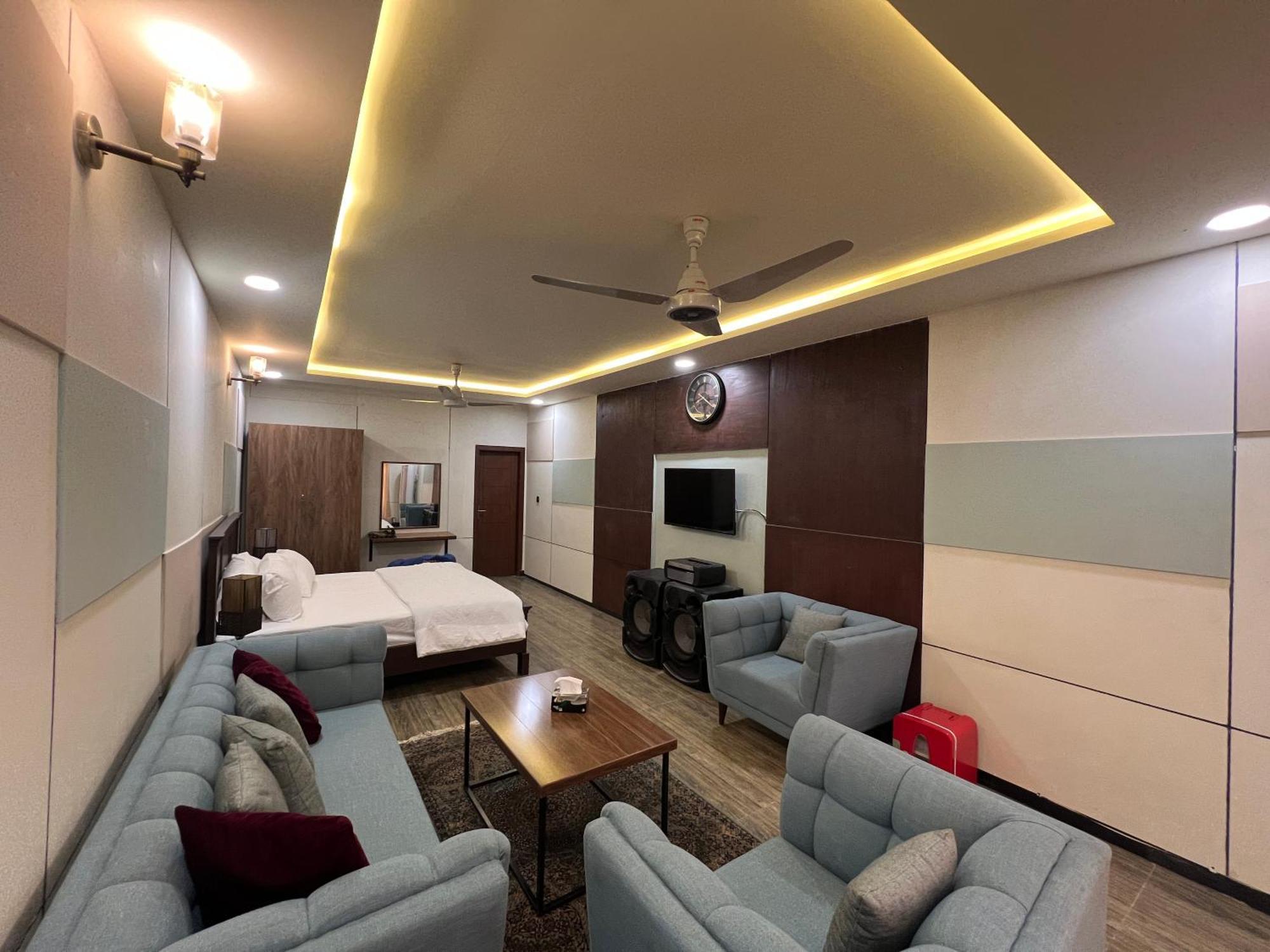 Deluxe King Room In Silverscape Residence Rawalpindi Dış mekan fotoğraf