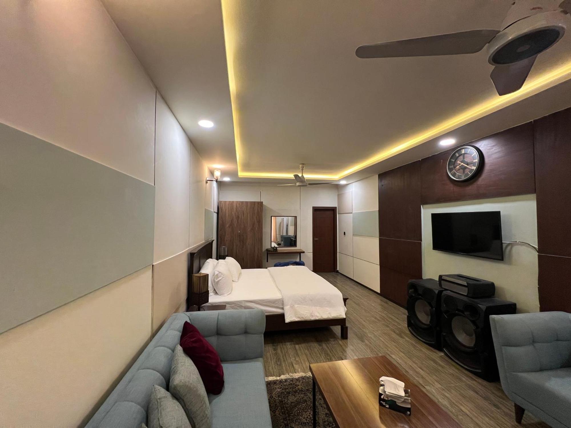 Deluxe King Room In Silverscape Residence Rawalpindi Dış mekan fotoğraf