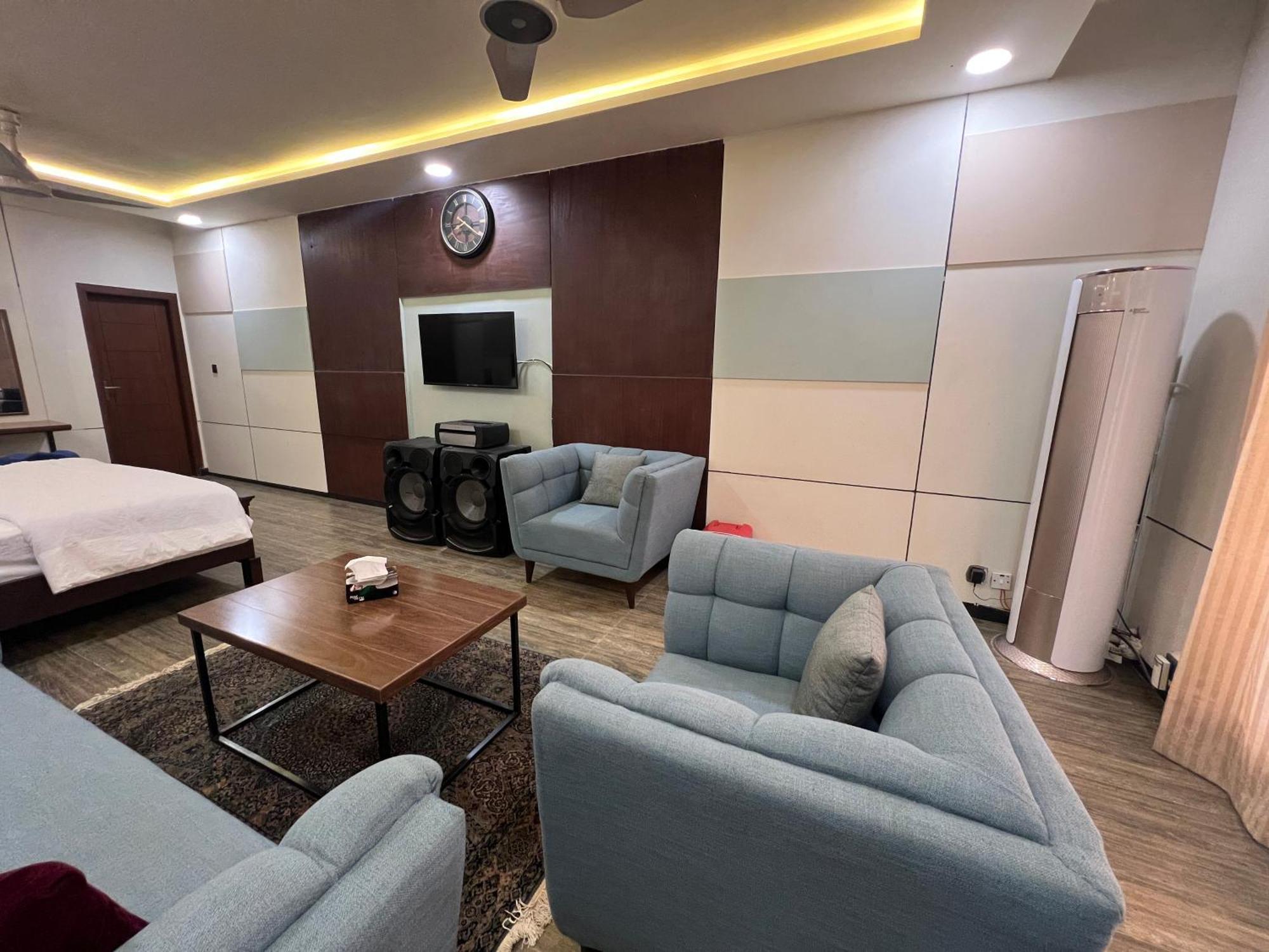 Deluxe King Room In Silverscape Residence Rawalpindi Dış mekan fotoğraf