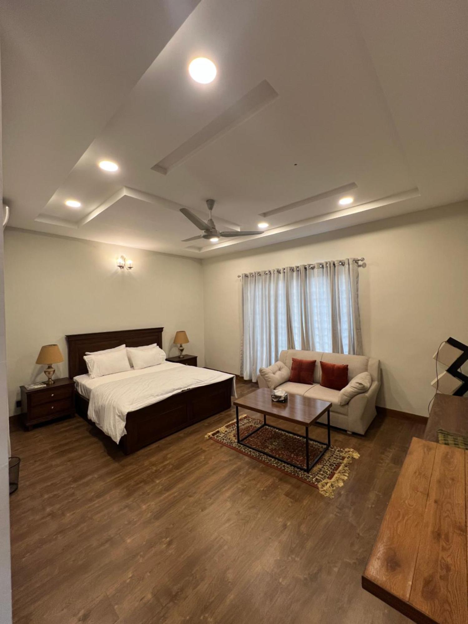 Deluxe King Room In Silverscape Residence Rawalpindi Dış mekan fotoğraf