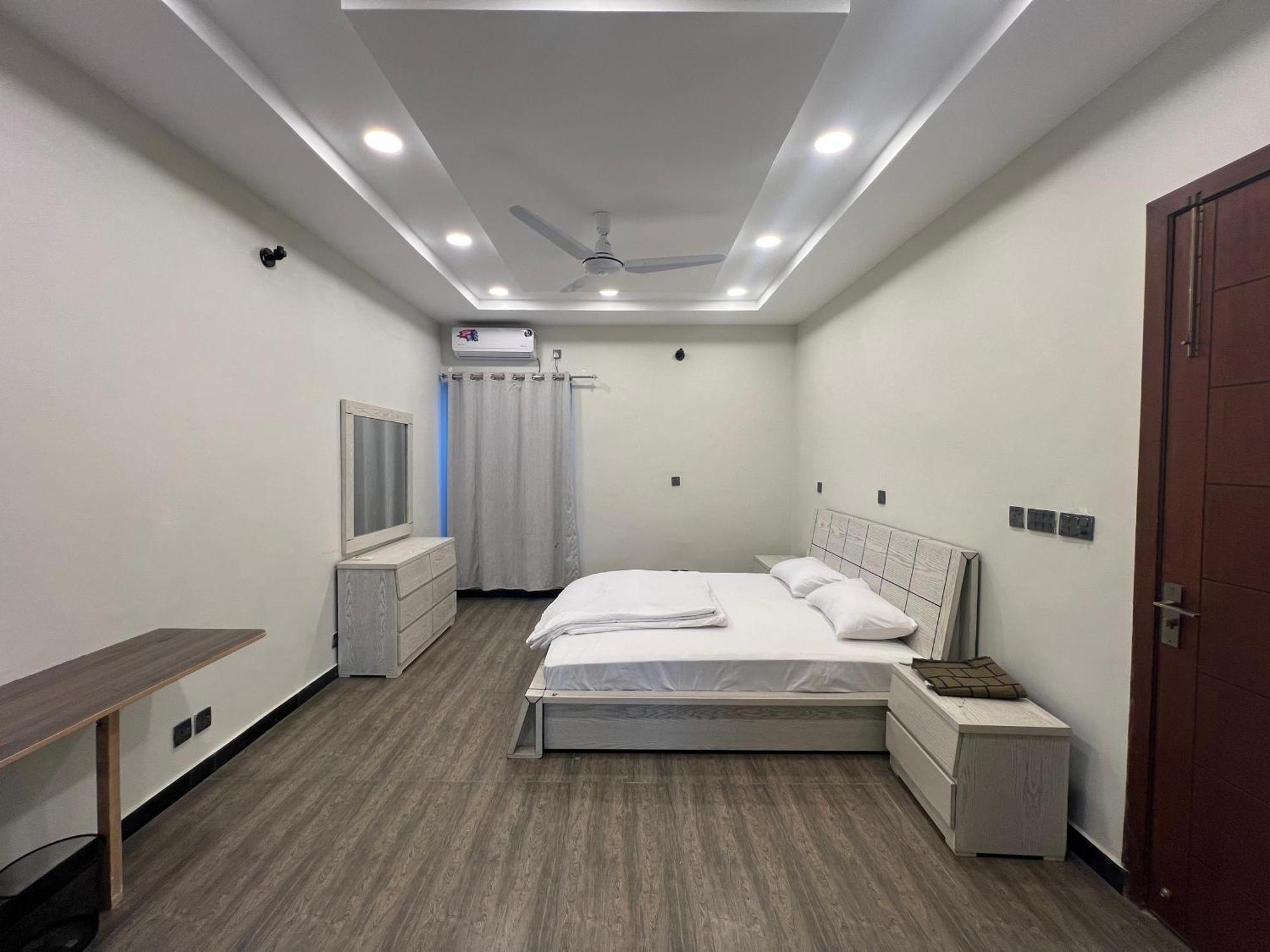 Deluxe King Room In Silverscape Residence Rawalpindi Dış mekan fotoğraf